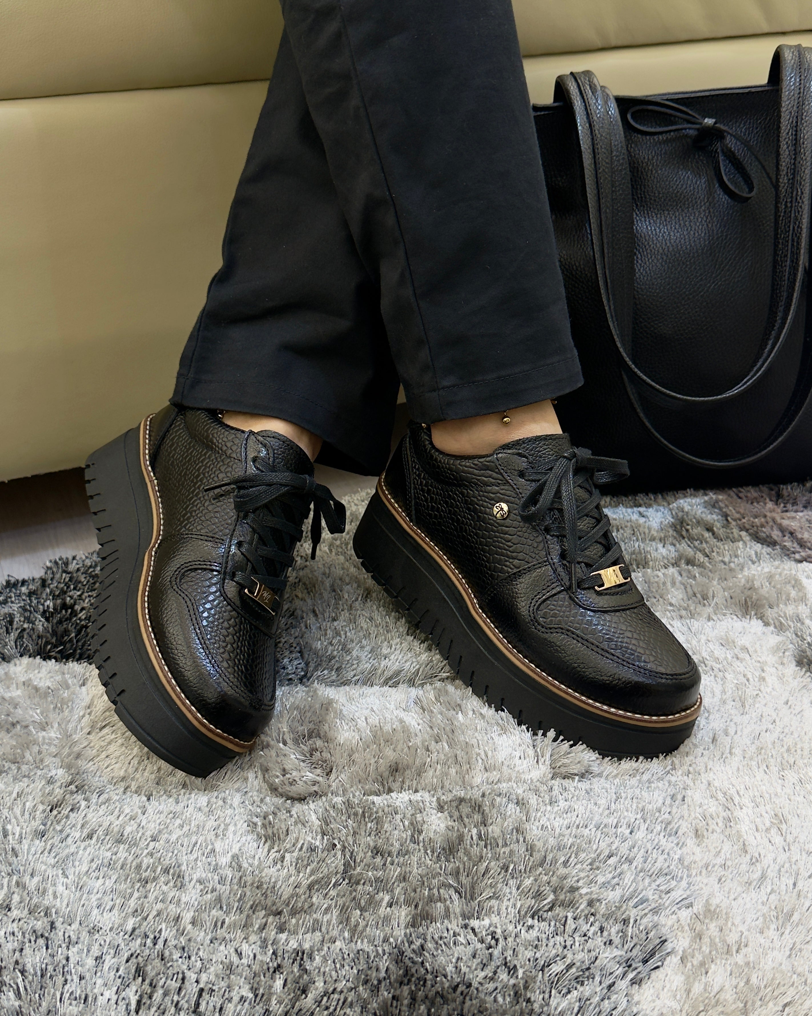 Zapatilla Riviera negro cuero mujer look completo | Maryori López
