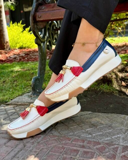 Mocasines de cuero azul-marino Julieta para mujer – Calzados Maryori López