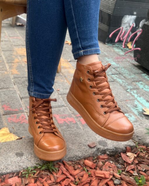 Zapatillas de cuero camel Sofía caña alta para mujer – Calzados Maryori López