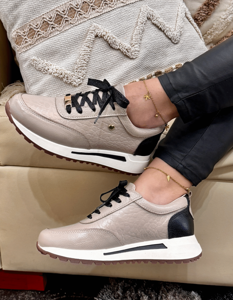 Zapatillas de cuero Camila Capuchino para mujer – Calzados Maryori López