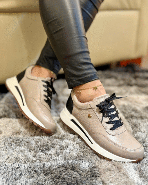 Zapatillas de cuero Camila Capuchino para mujer – Calzados Maryori López